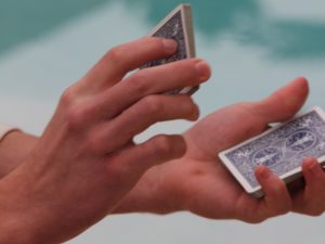 トランプマジック基本テクニック｜カットのやり方